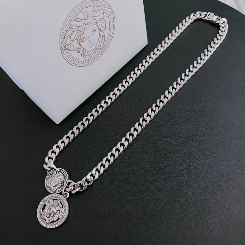 Versace necklace lyx234